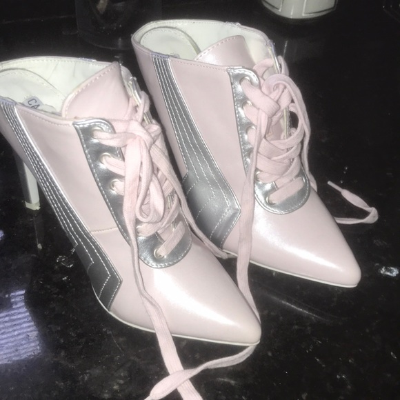 Heel out Point shoe - Picture 1 of 3